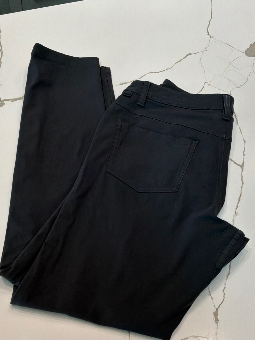 Lululemon Black Size 28 Used Classic Pull-On Pants Slim Minor Wear